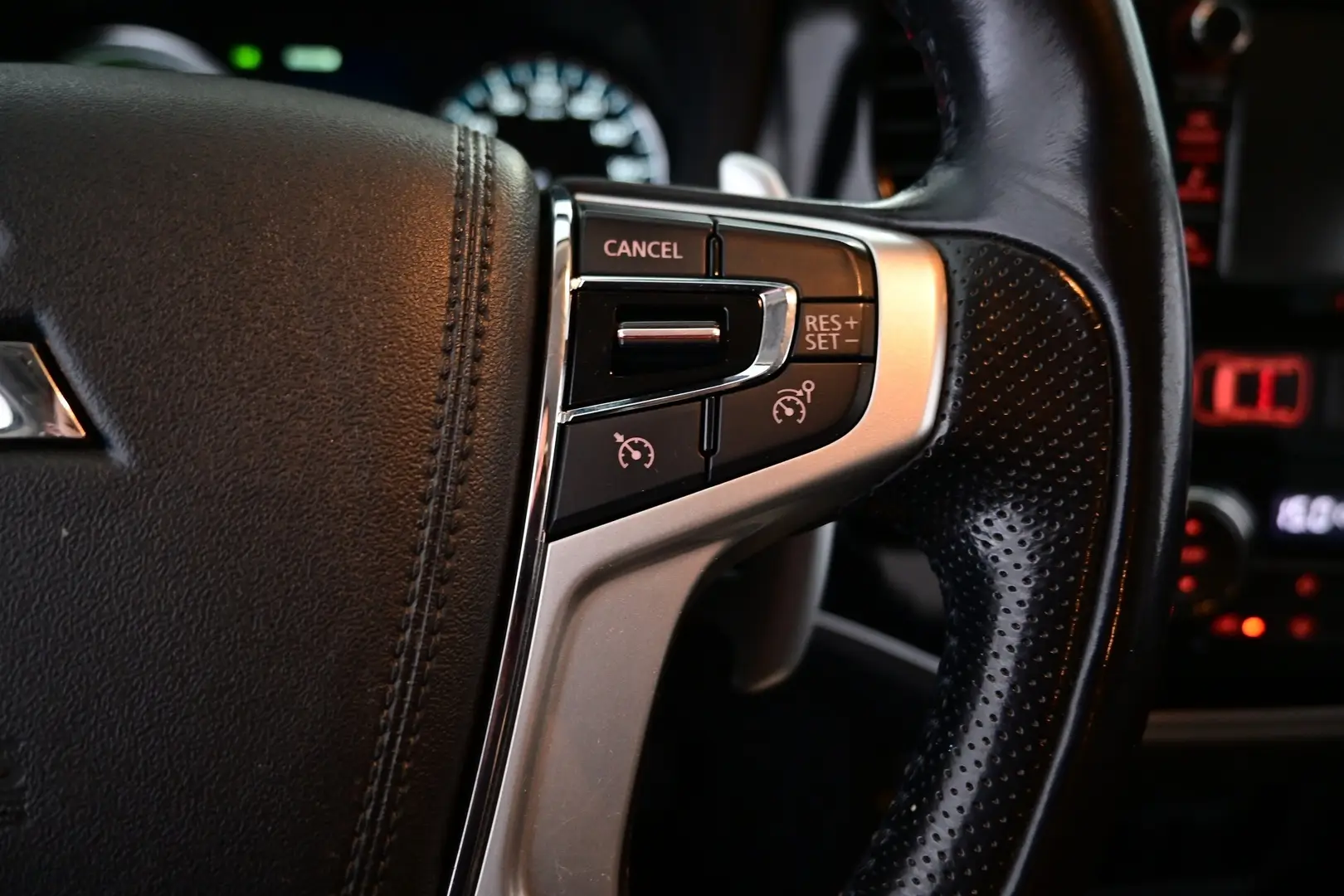 Car Image - 67ZvaloxhGFdvm4VTd6b41