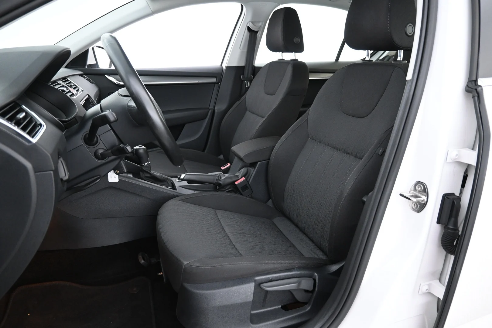 Car Image - hdZcBlGayNeHiyGI5kLbG