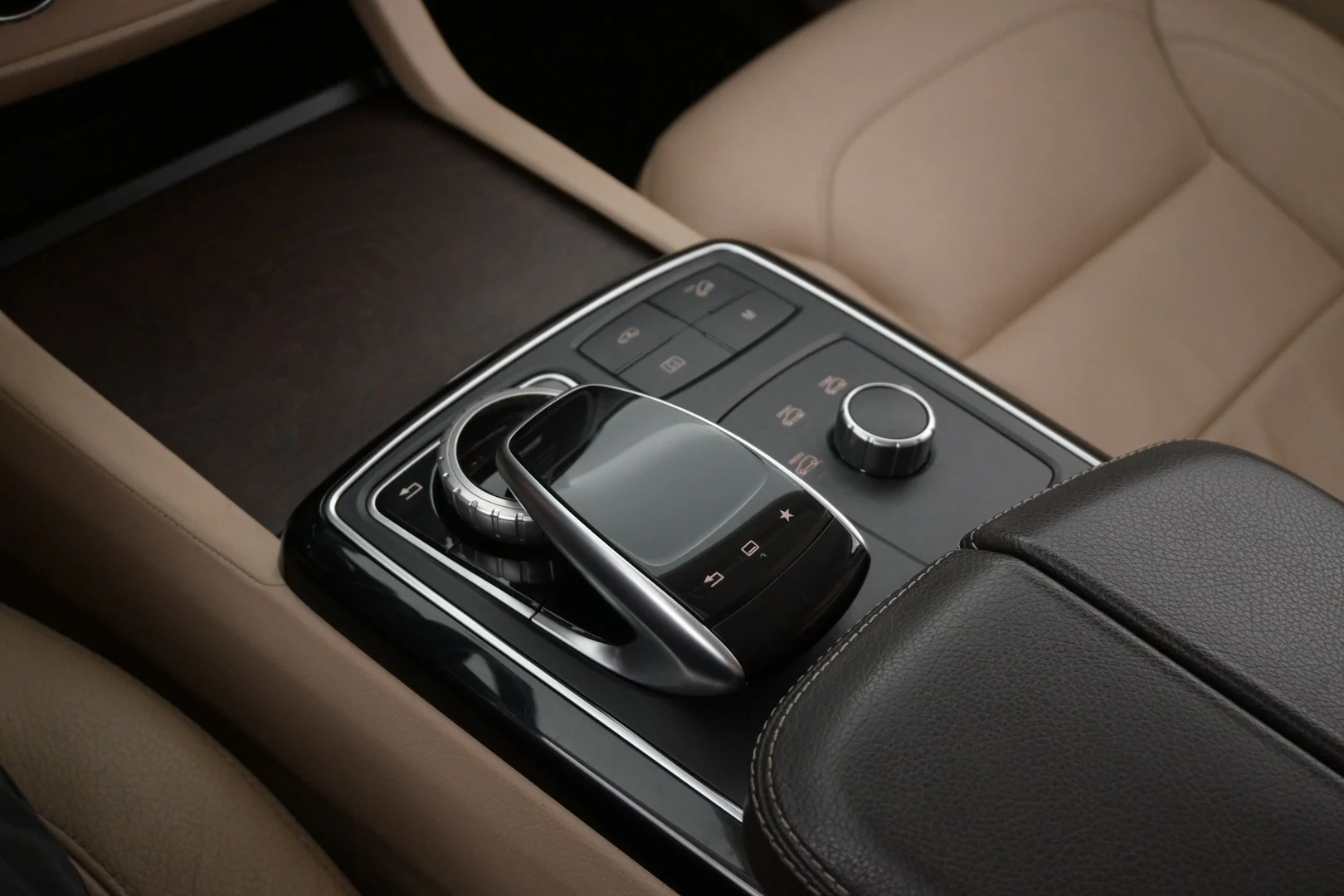 Car Image - 2QhEJfl5J3HzsHCX3ubMQO
