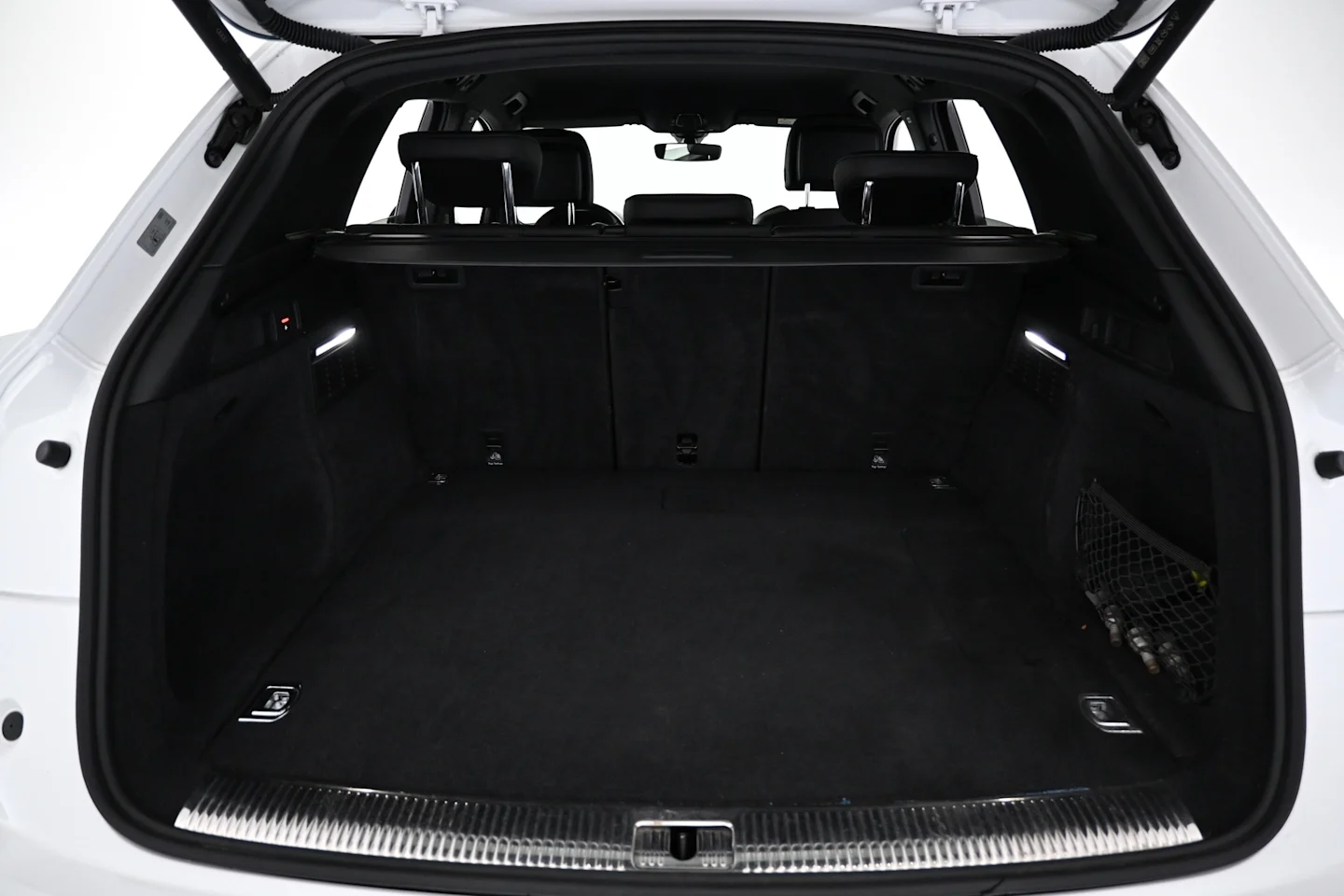 Car Image - 27QmQ9zfGBD6VHxK5mPBhl