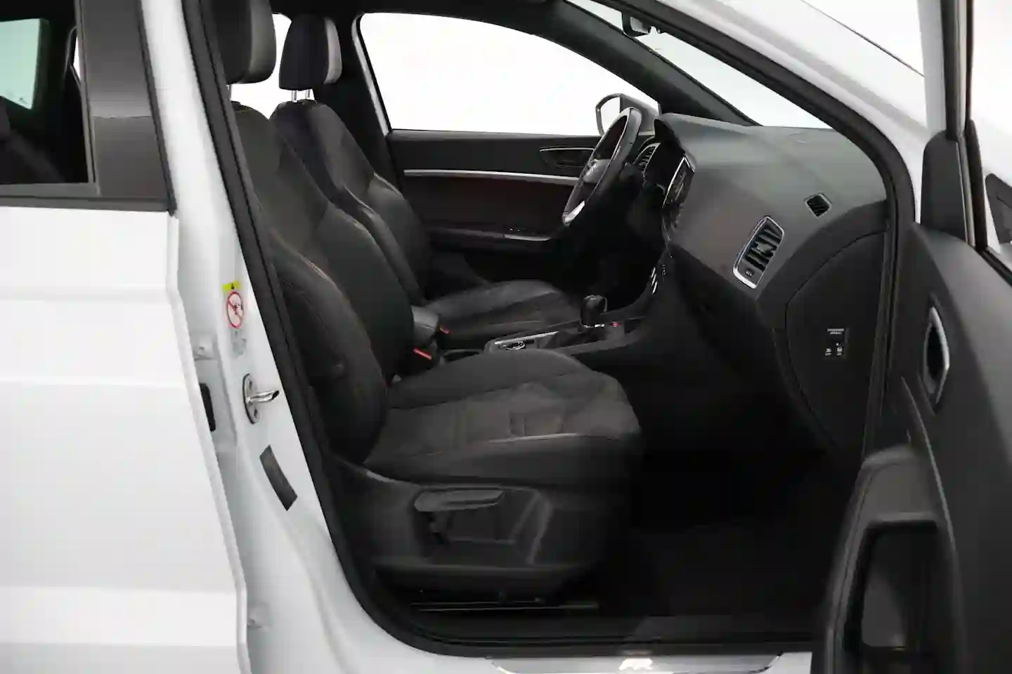 Car Image - 2IDL9CaAIrZQ7dg9oBM20G