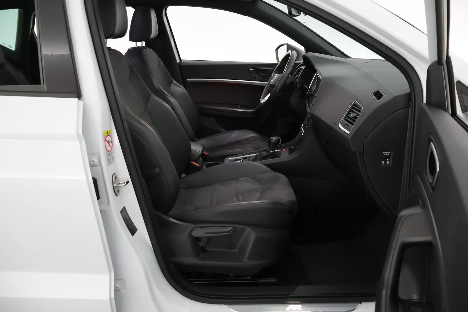 Car Image - 2IDL9CaAIrZQ7dg9oBM20G