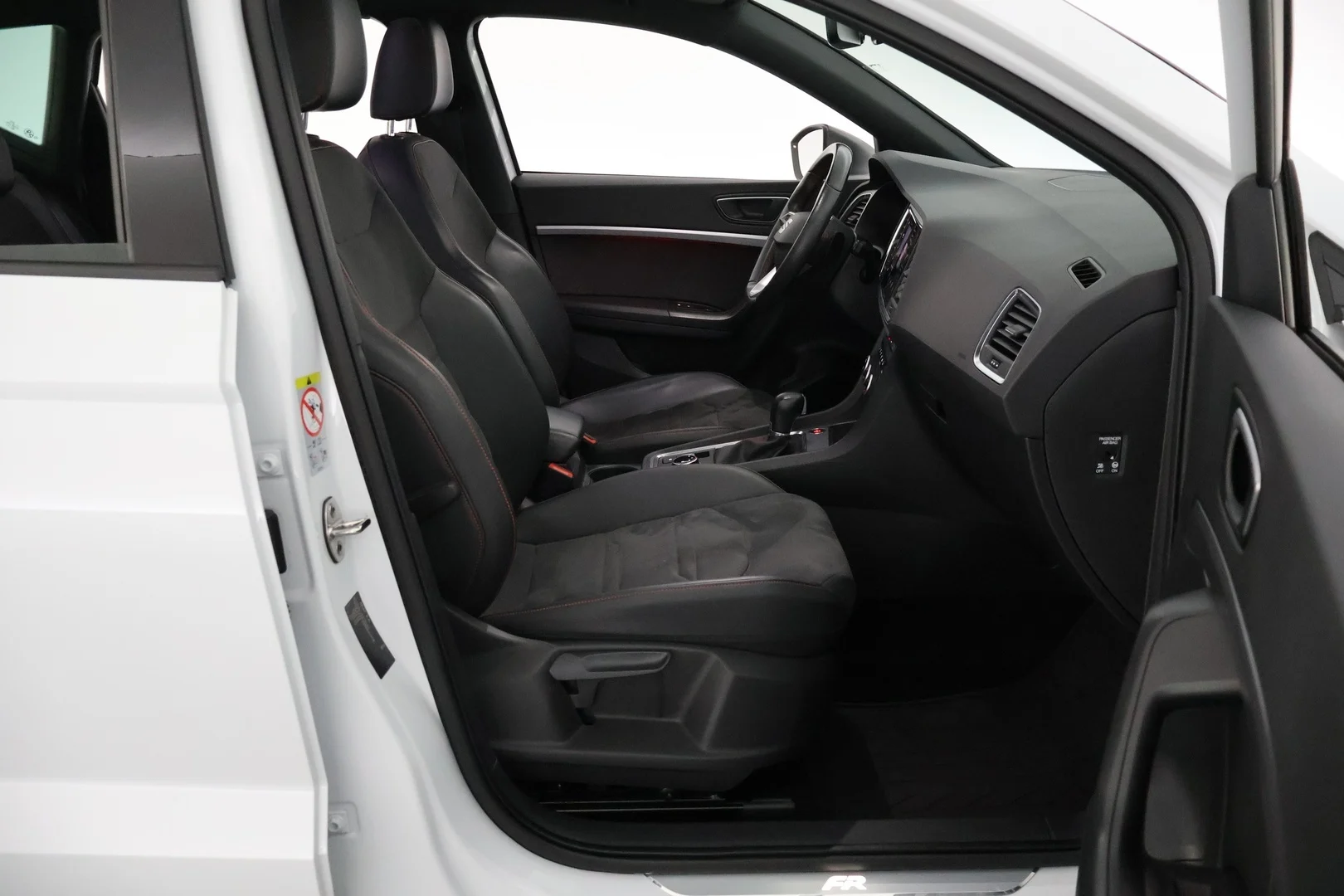 Car Image - 2IDL9CaAIrZQ7dg9oBM20G