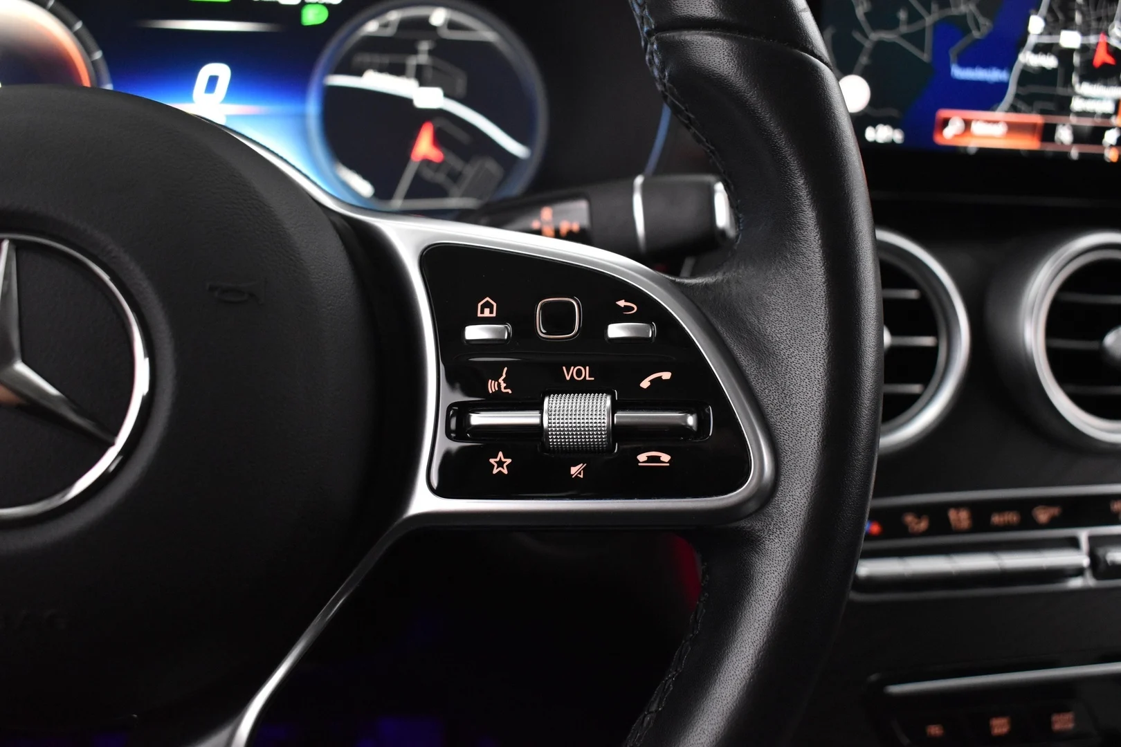 Car Image - Yl7aSWTRHJaisY7GTPGI1