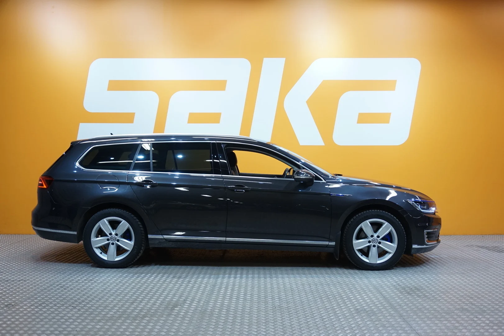 Car Image - h4SpNEH35L6WTqGa37fQg