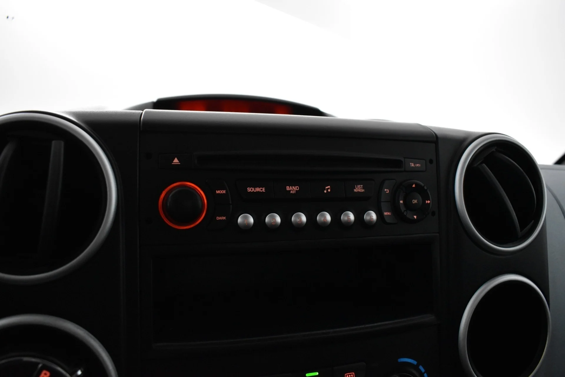 Car Image - 5YYv9ix5ENtkdeYH74uKOK