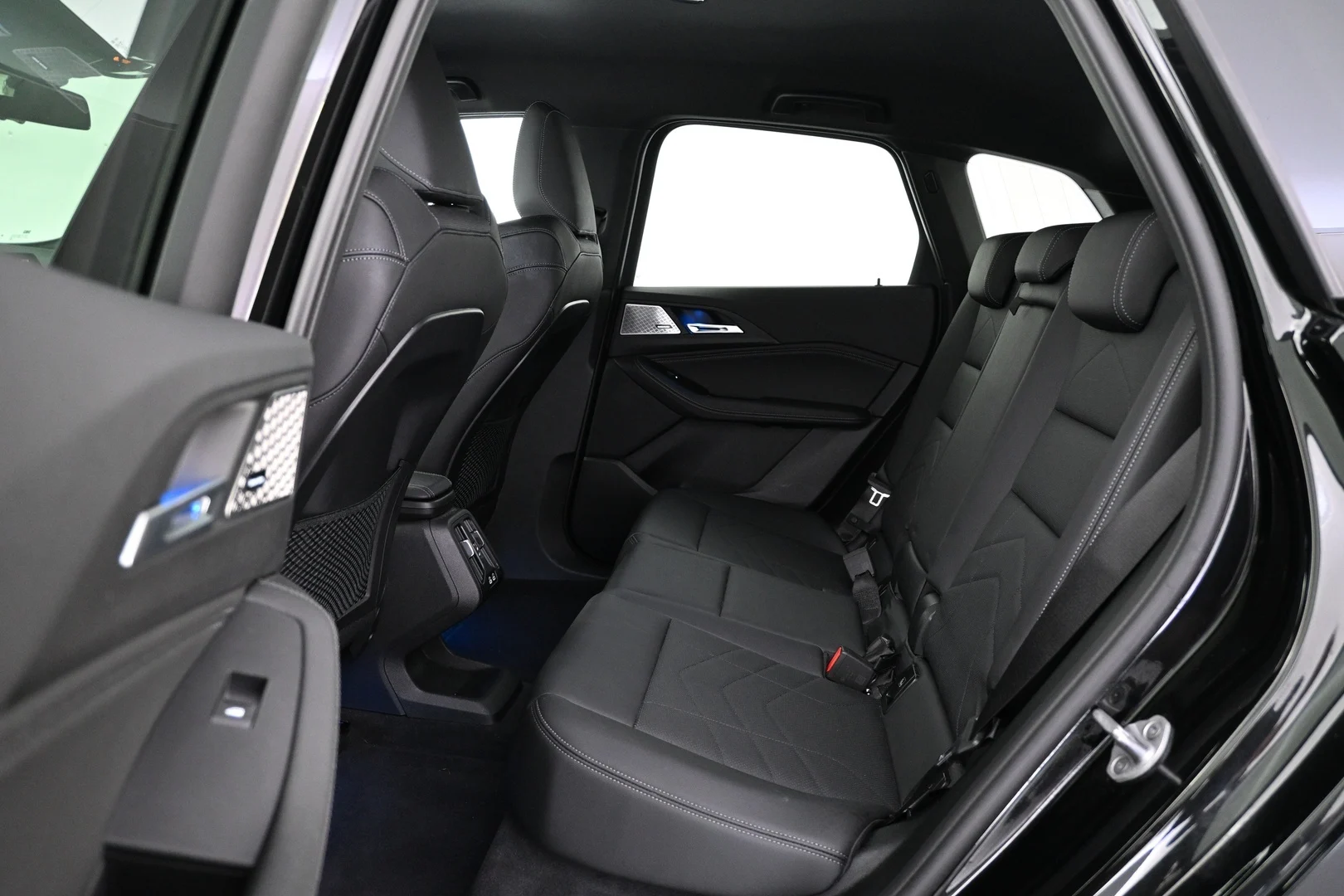 Car Image - 2rAjSPBlSeFVgD9jwjqO14
