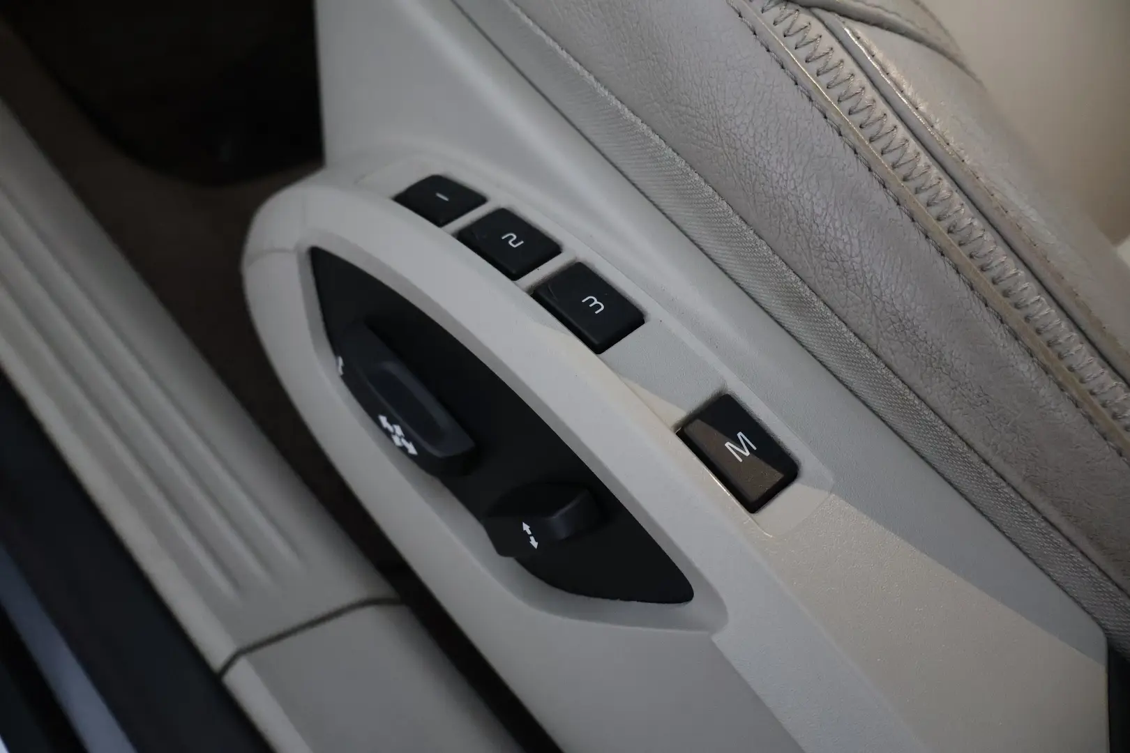 Car Image - 2zCMPNNWZ7Lui3bAobCoV0