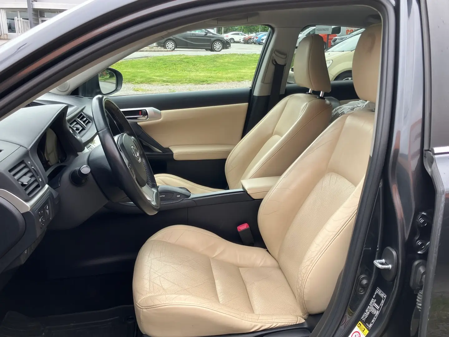 Car Image - 3Q2LtdUXcKXmxNS5cQo0Vt