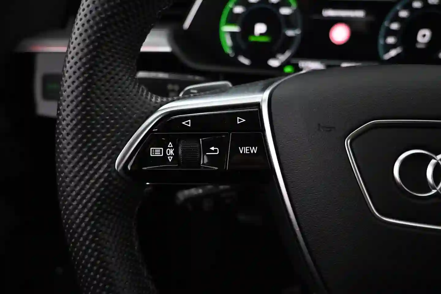 Car Image - 1GyNuTq3Dzl5utxZIqqOyl