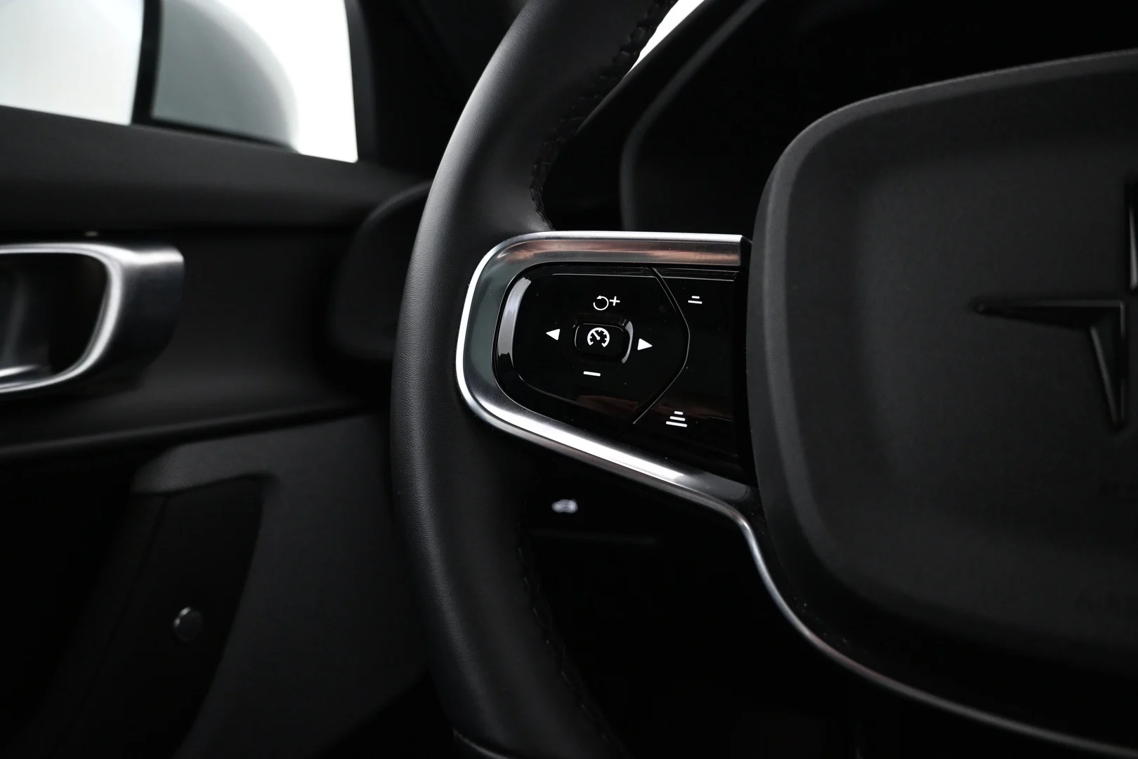 Car Image - 1DLlgE7G9BsL4TkneoYqtT
