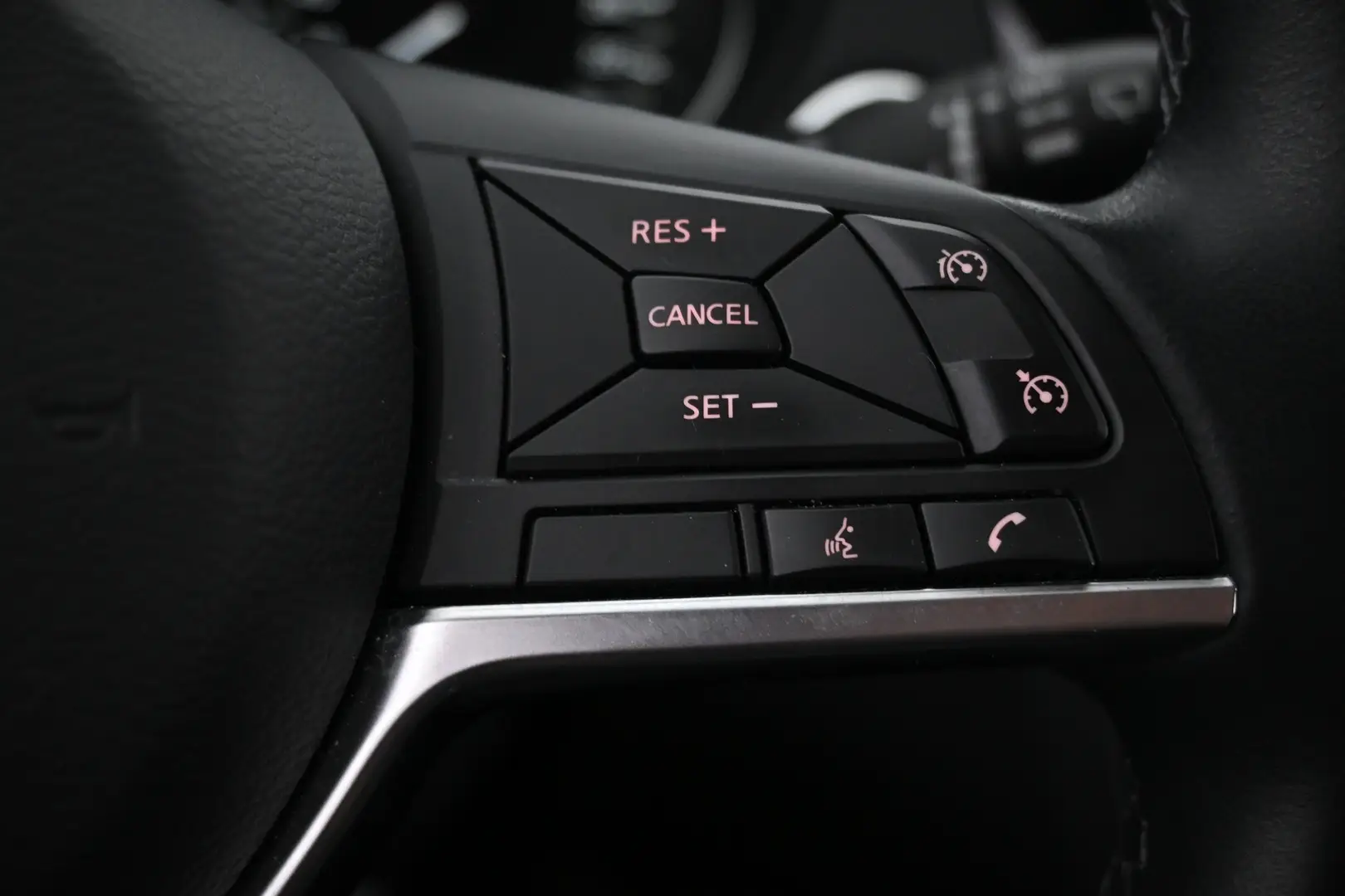 Car Image - 4js7UzV0JCAroWHY2TjNa3