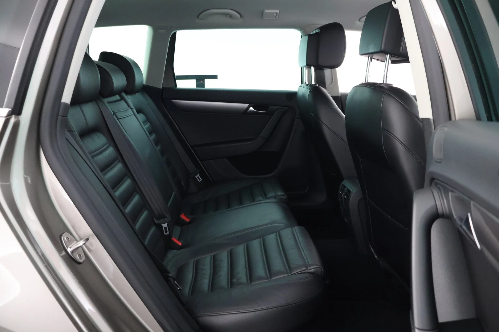 Car Image - 5wfdY4jwZfxcS8ggnMcnMG