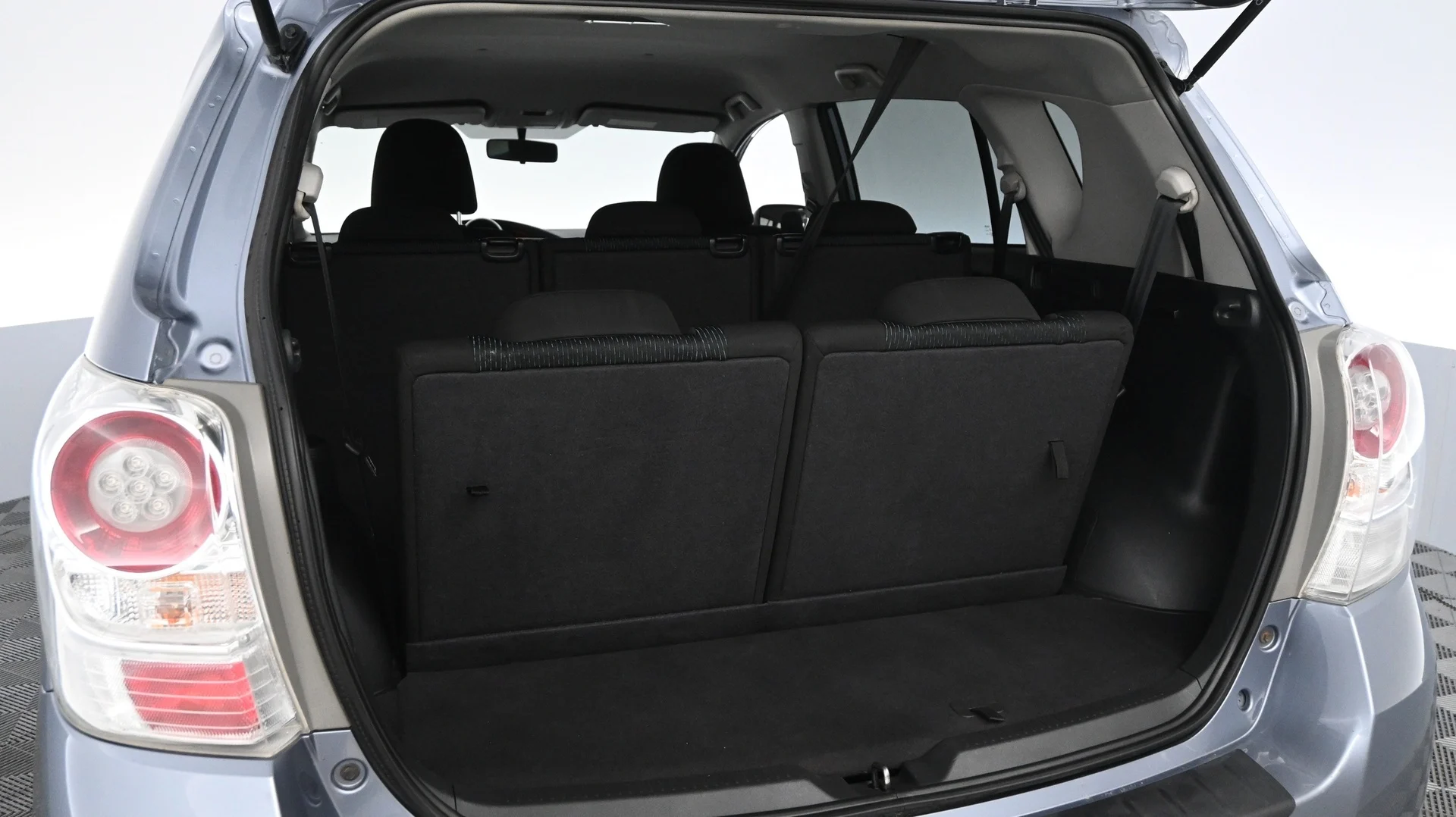 Car Image - 6ZXdyJziDllLtAk0H5eFGJ