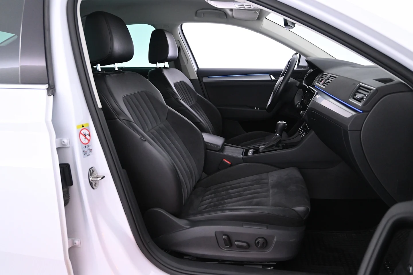 Car Image - 6ZrFRFYFGNBPKJ3rYwrZNL
