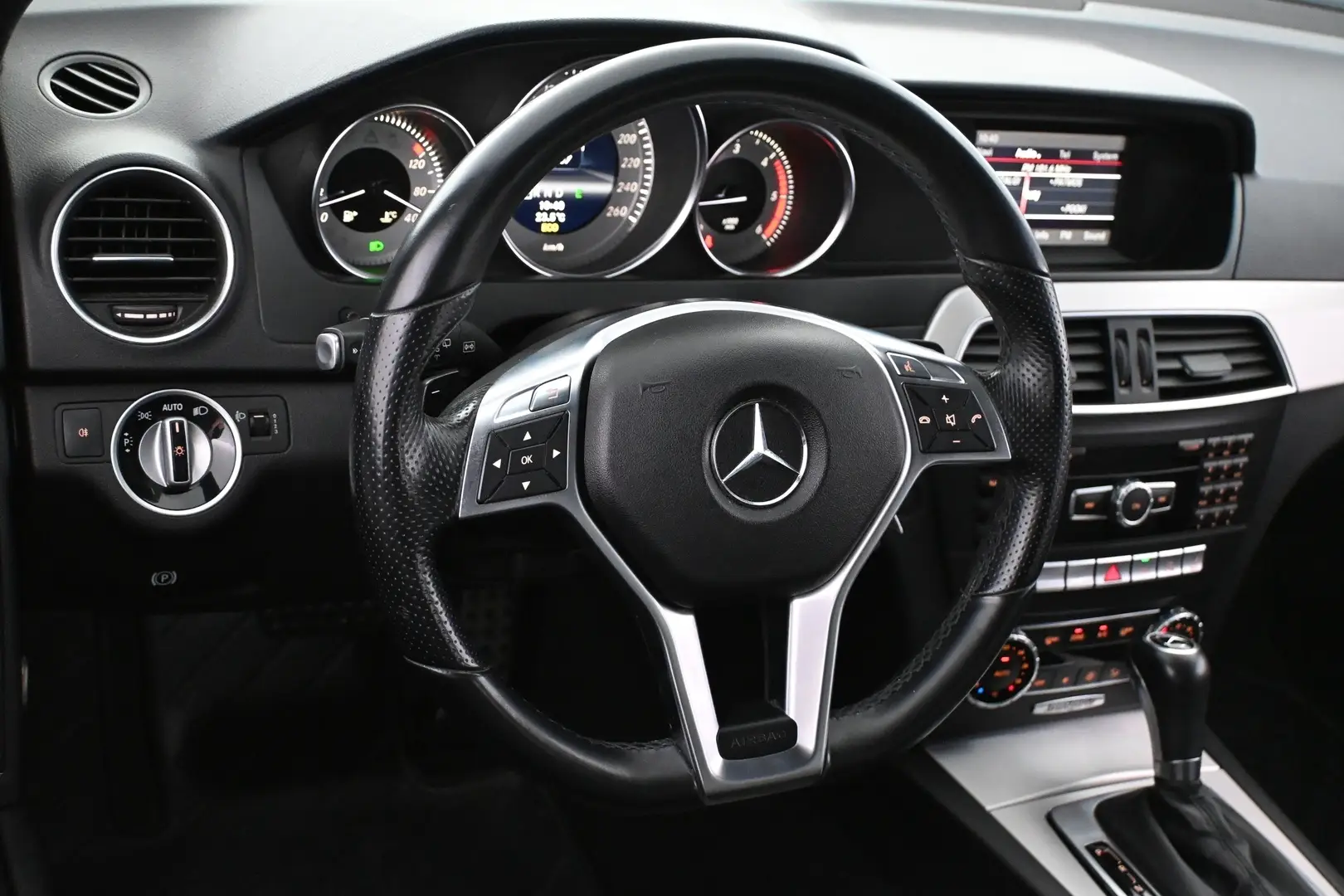 Car Image - 4wn4UNkQovGKzt0R9hqdDf