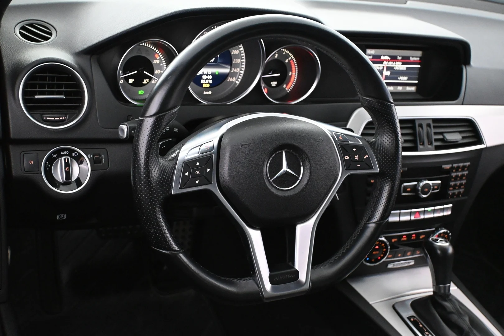 Car Image - 4wn4UNkQovGKzt0R9hqdDf