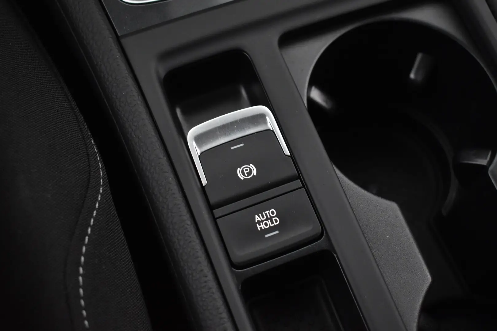 Car Image - 6mYDKD5XtfdO3aaplZ6YRO