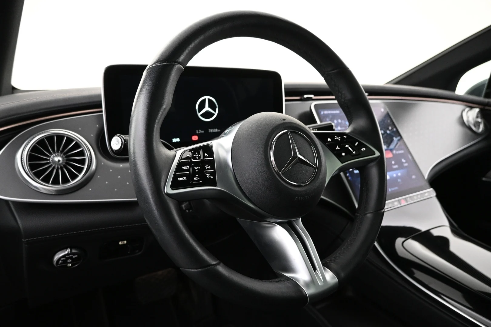 Car Image - iSaVID2aUbaBUO0fFF7Nb