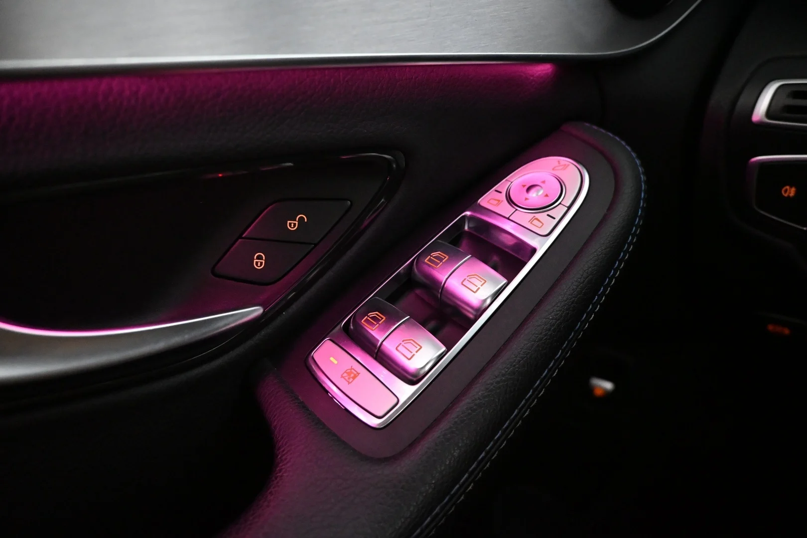 Car Image - 3DaVHPMoBYuKLsY75iiDi1