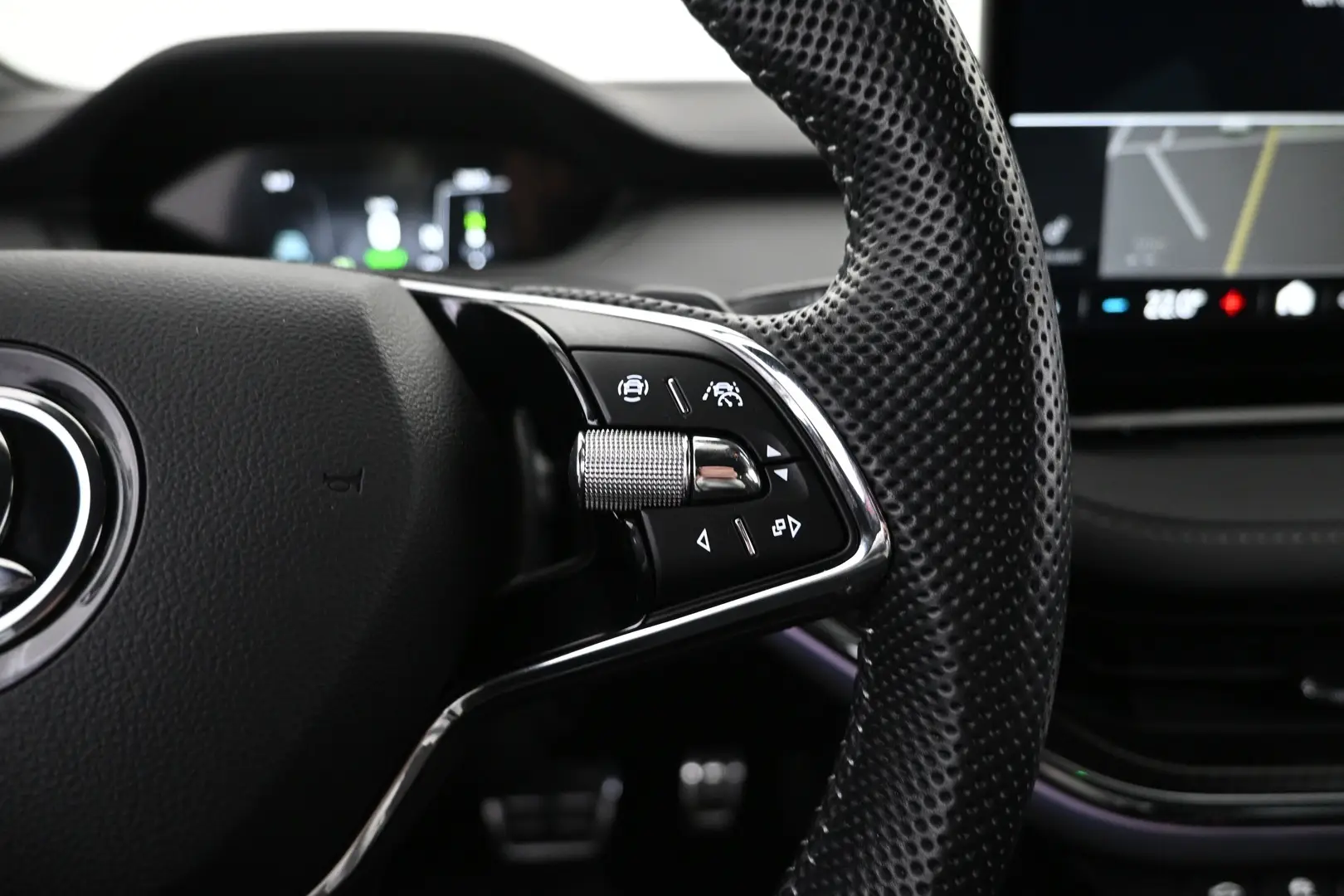 Car Image - 2qfBWiQ6hSw28B8N3VtJTc