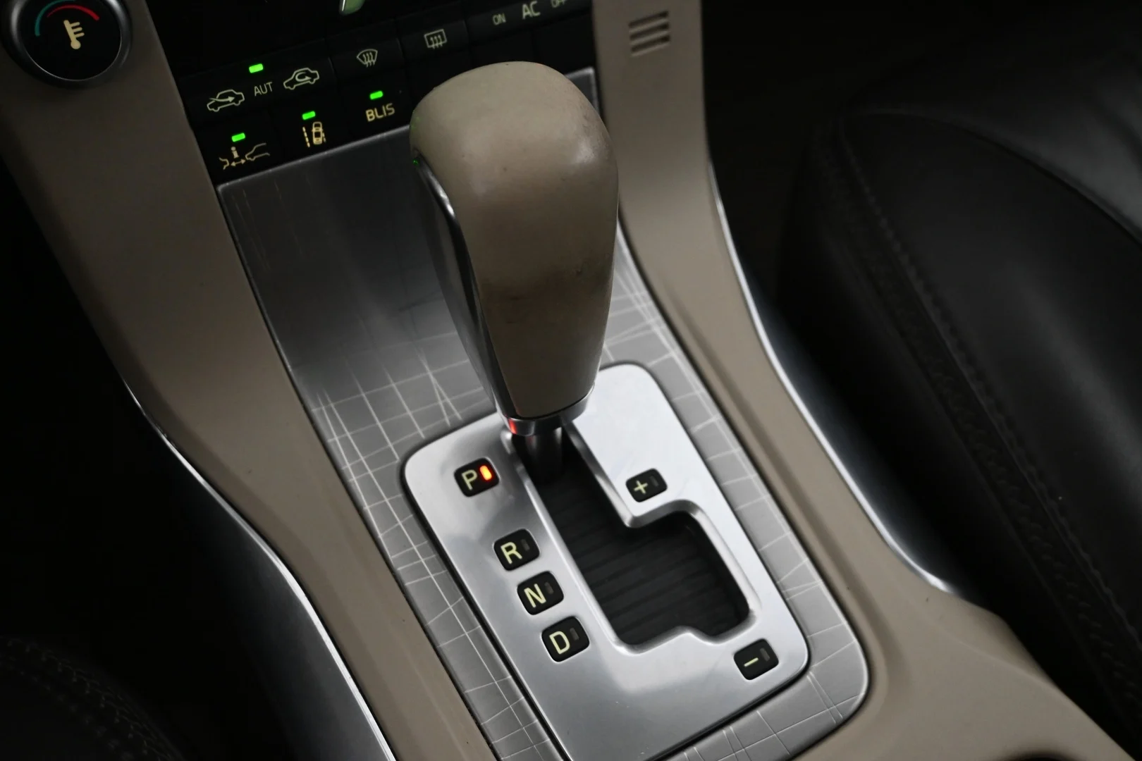 Car Image - R2KSfvElTjb00cxCRcUvg