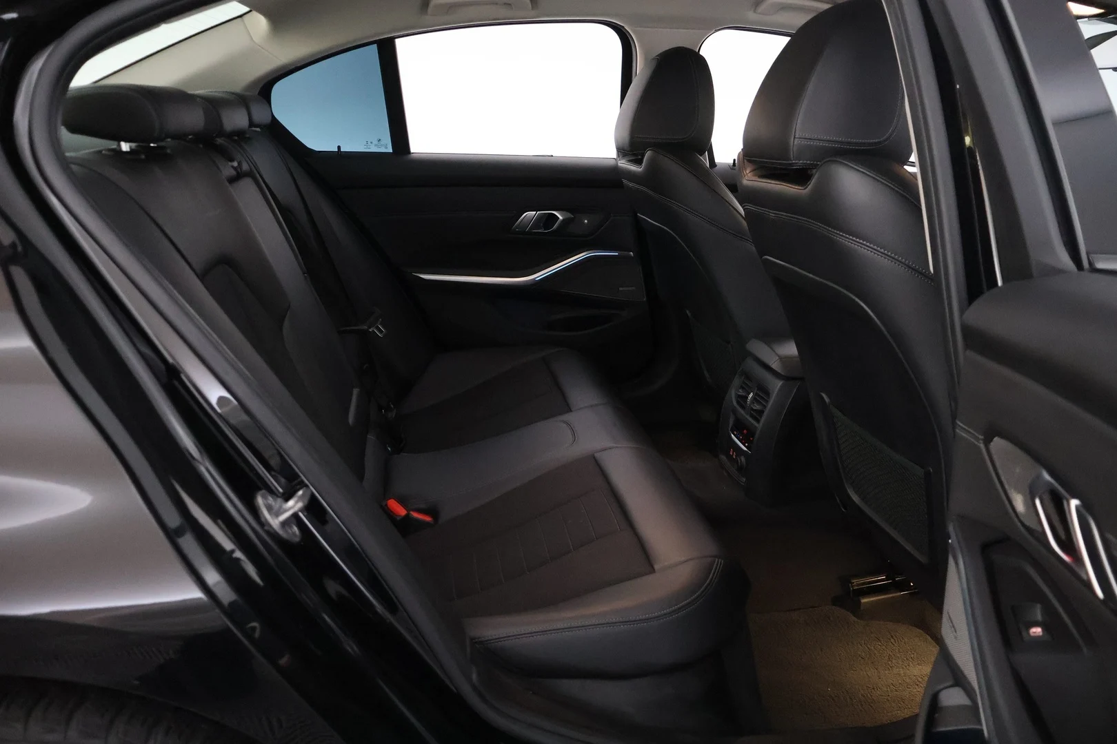 Car Image - 2BZtqYyP1rwumNuuMzX4pT