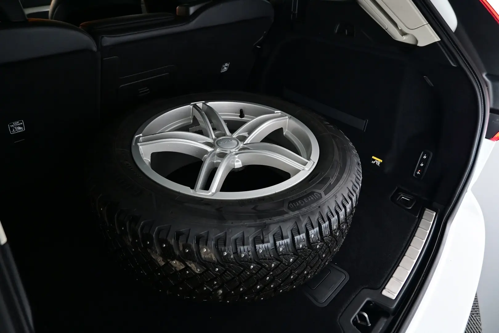 Car Image - 2OUBFVJQC5GgCn0sDiI4Wq