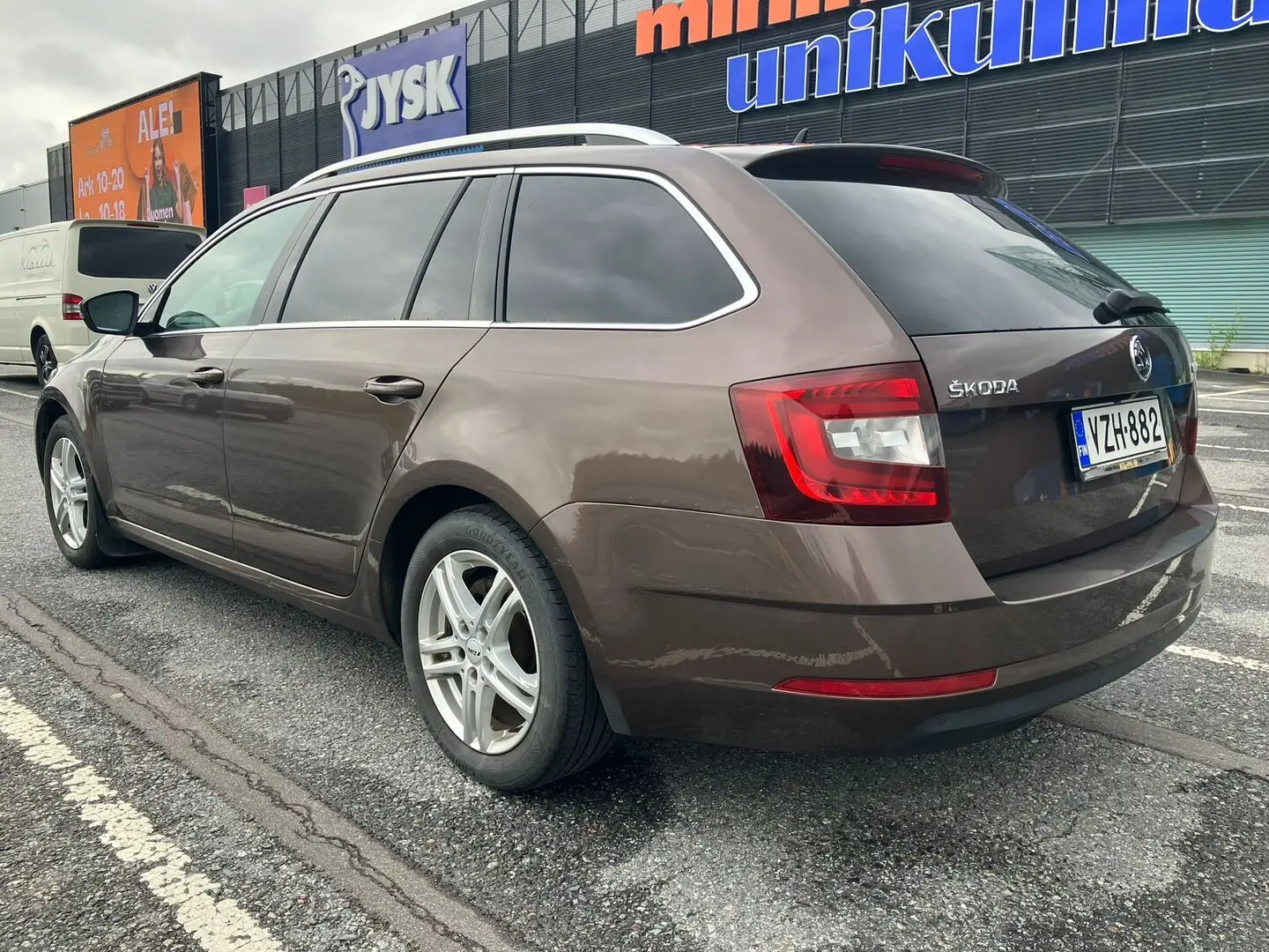 Car Image - 2Cu1FlpKUmKCrylVlgQE1u