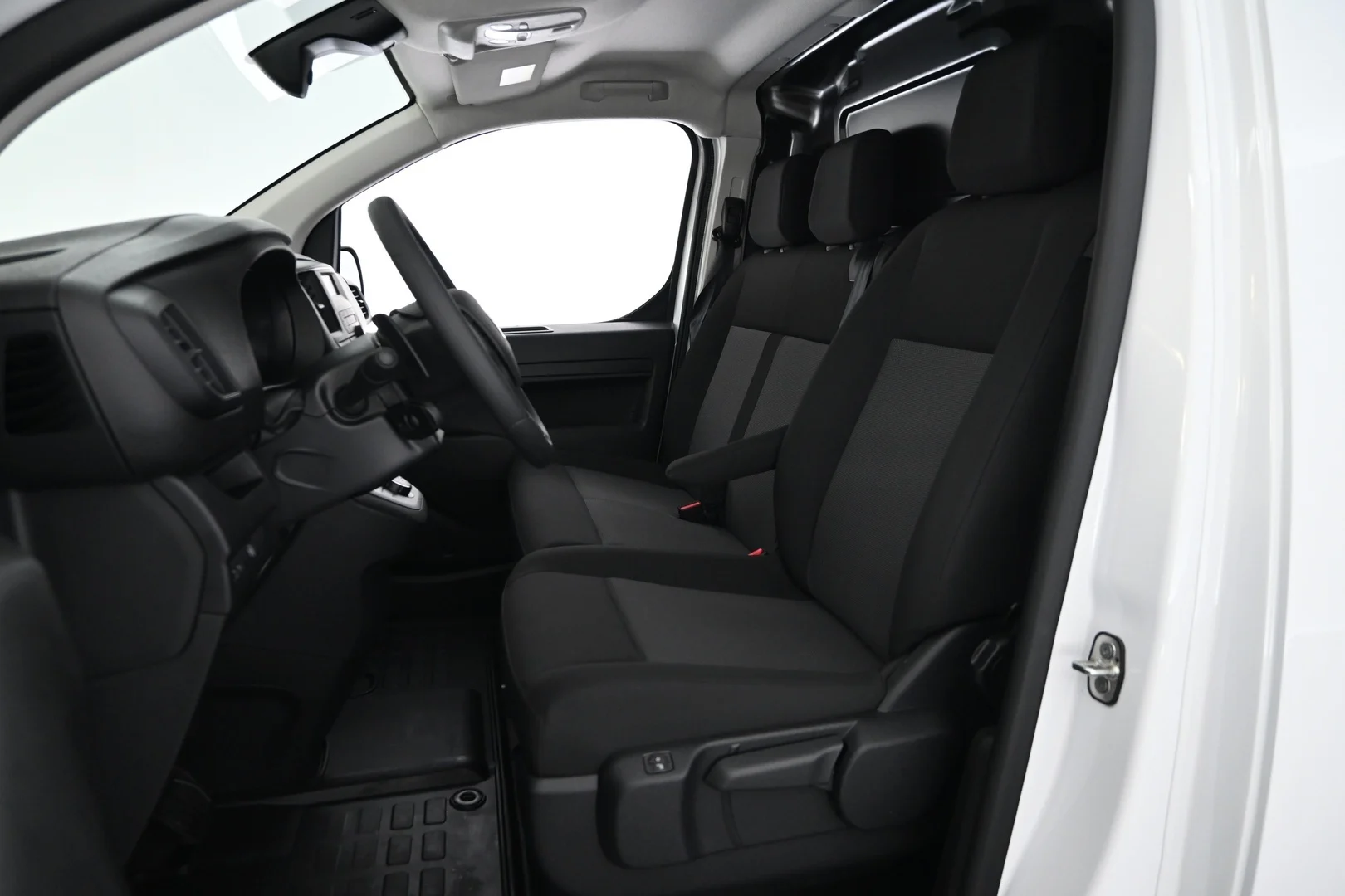 Car Image - cPWuGG2kYRXDJAqzdHsfv