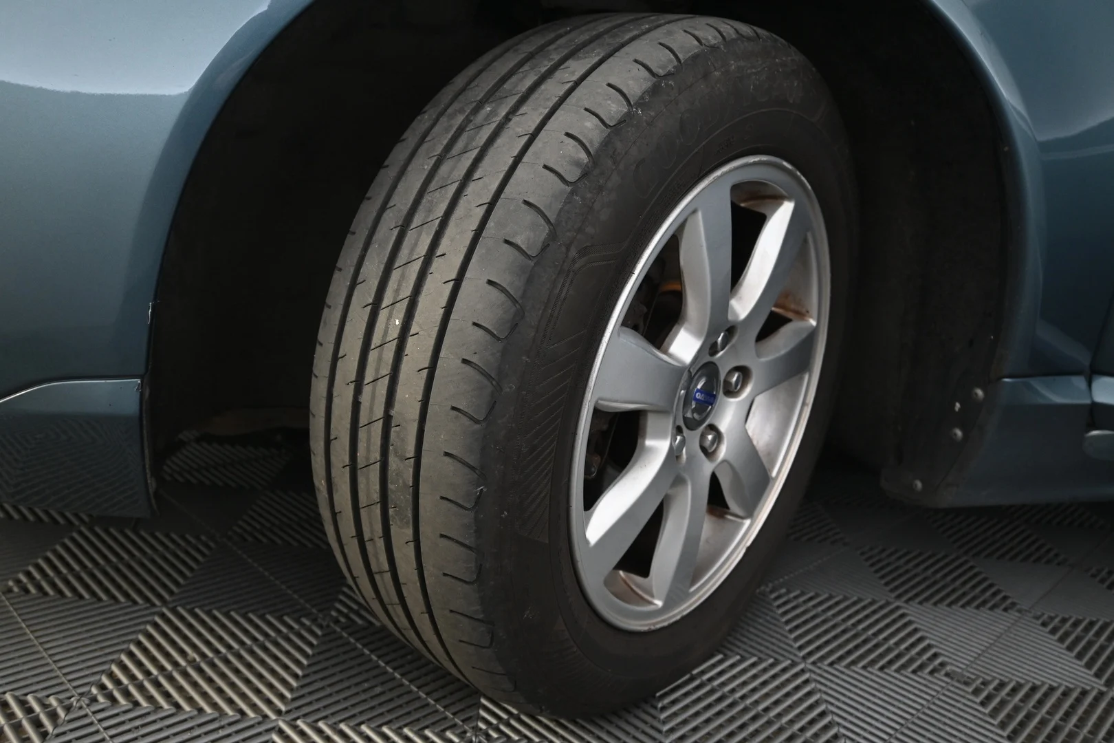 Car Image - 1m2yhTT5Y0sVZon2q8lhL1