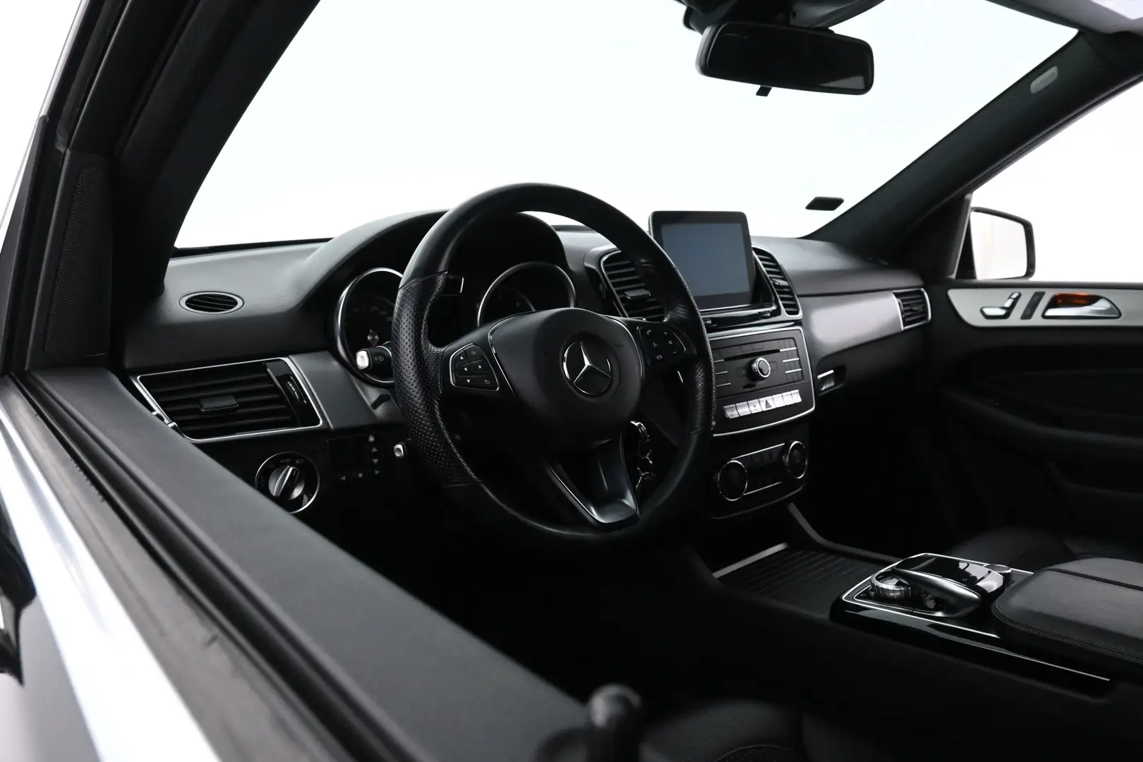 Car Image - R0DWI4NTKjW7Dgb7DUhPV