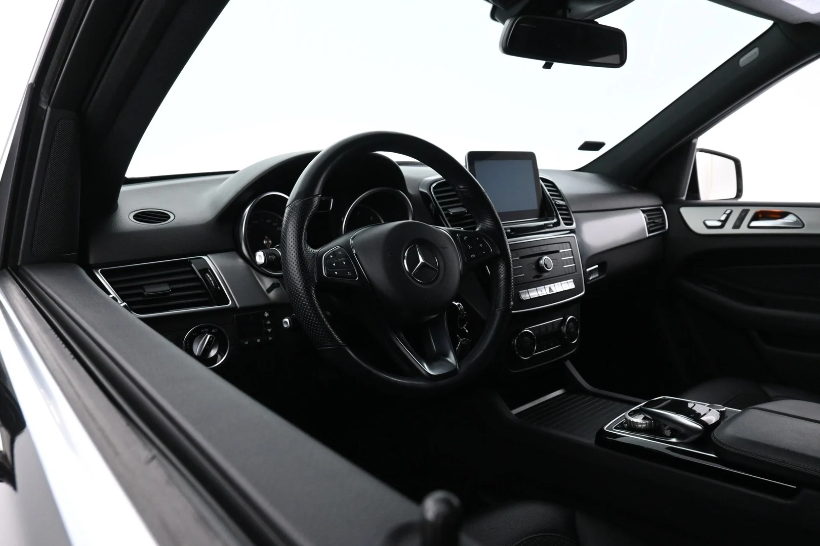 Car Image - R0DWI4NTKjW7Dgb7DUhPV