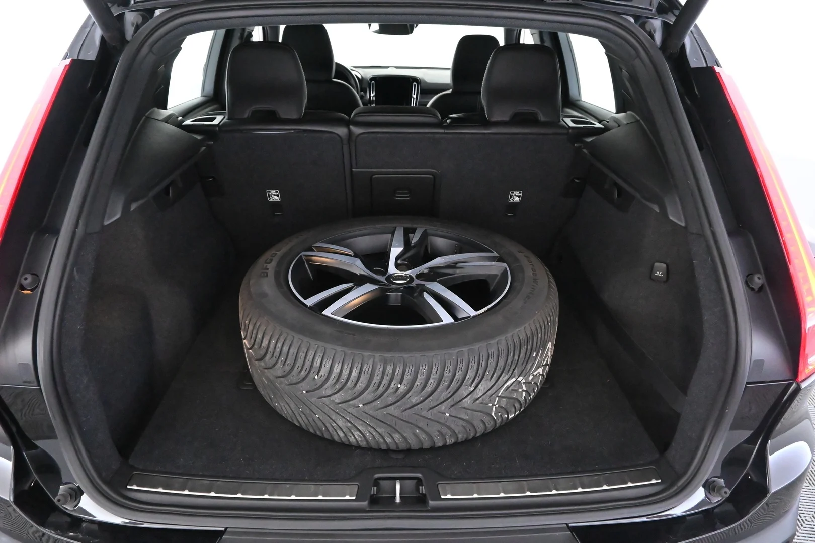 Car Image - 2VKGhhEQ9eLgUPGoLcgxid