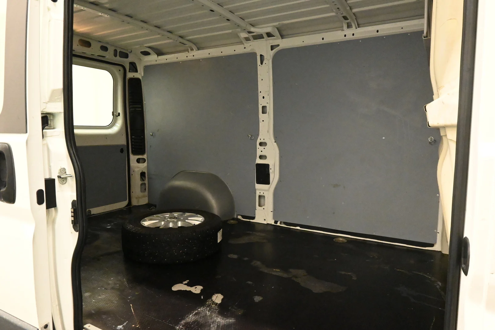 Car Image - r70oq0DdFb3lXrDsV44un