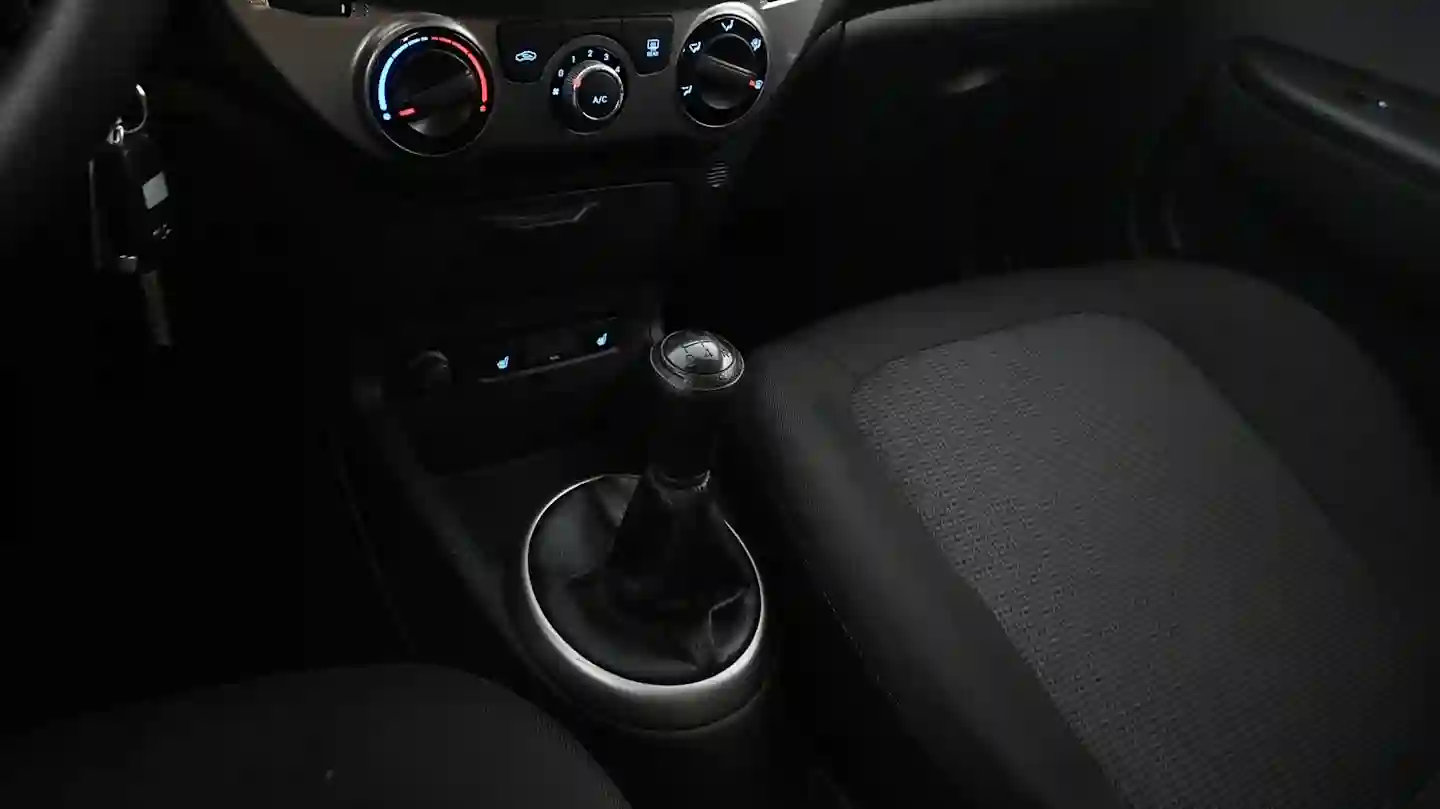Car Image - 16BedodJ9y9XKr6Yy0sbhf
