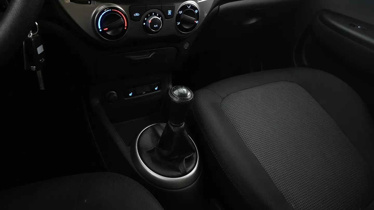 Car Image - 16BedodJ9y9XKr6Yy0sbhf