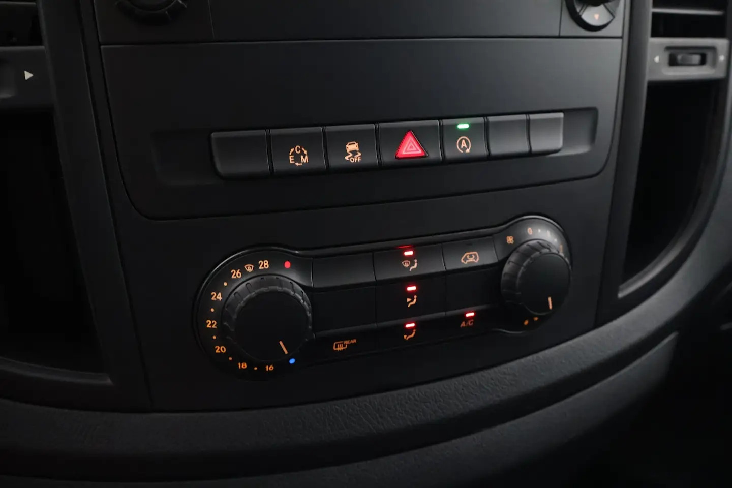 Car Image - 44i9zNgEqVyQIUUsa0DWWZ