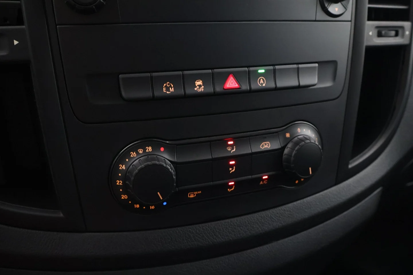 Car Image - 44i9zNgEqVyQIUUsa0DWWZ
