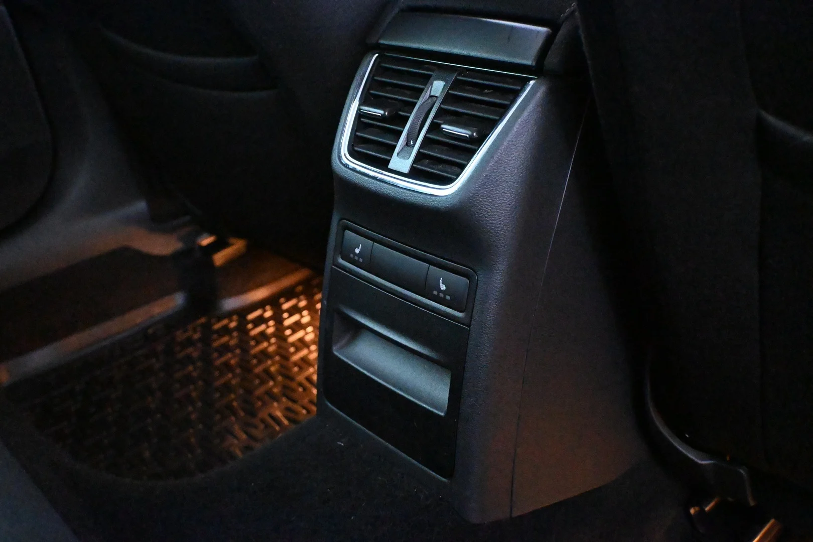Car Image - 2AneDGuzanMGWXgC1UkGt1