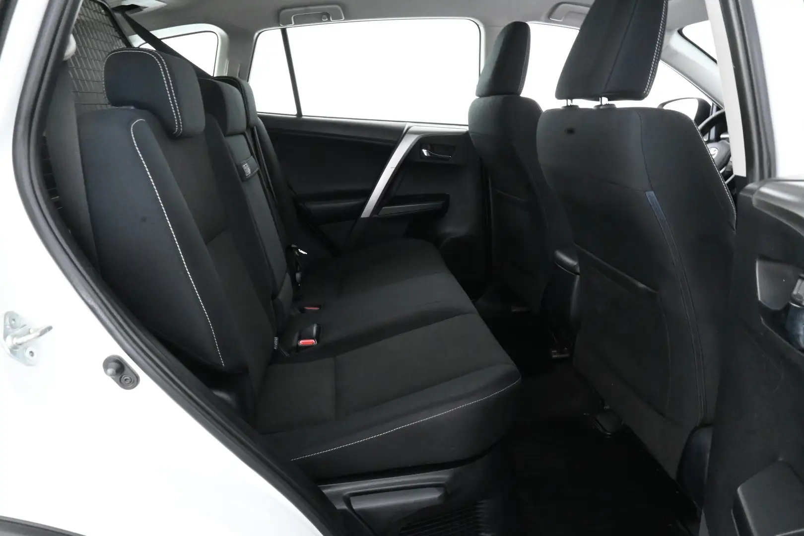 Car Image - 3R9uQyrhiu89yYY1yDeiW4