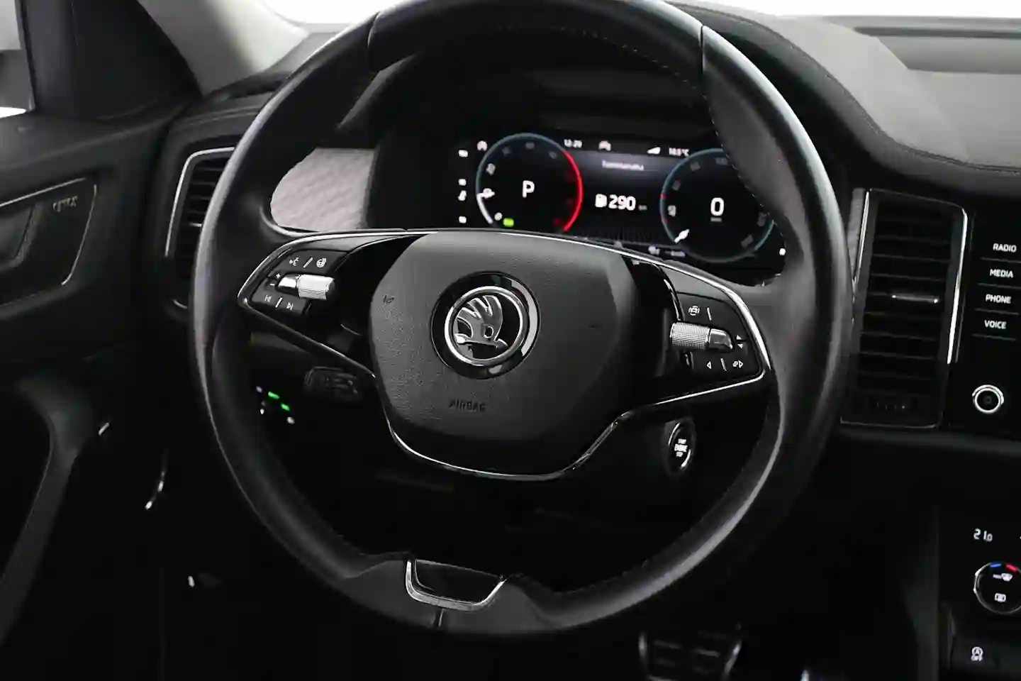 Car Image - 4LuozmvvtmWl5uv7Nd94Iz