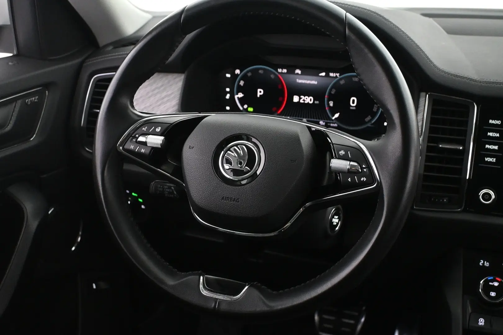 Car Image - 4LuozmvvtmWl5uv7Nd94Iz