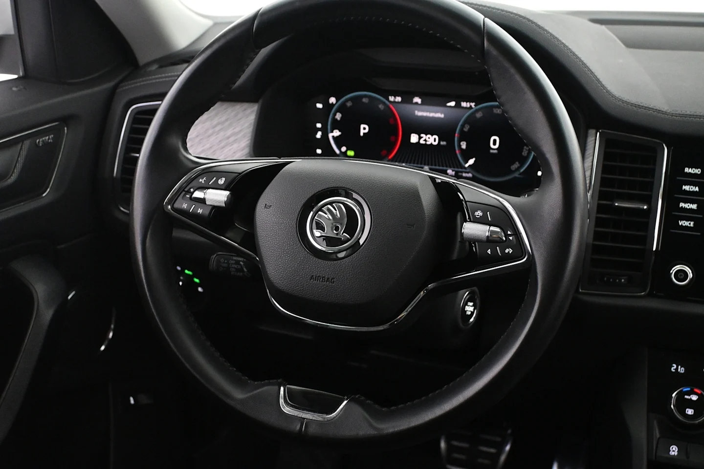 Car Image - 4LuozmvvtmWl5uv7Nd94Iz