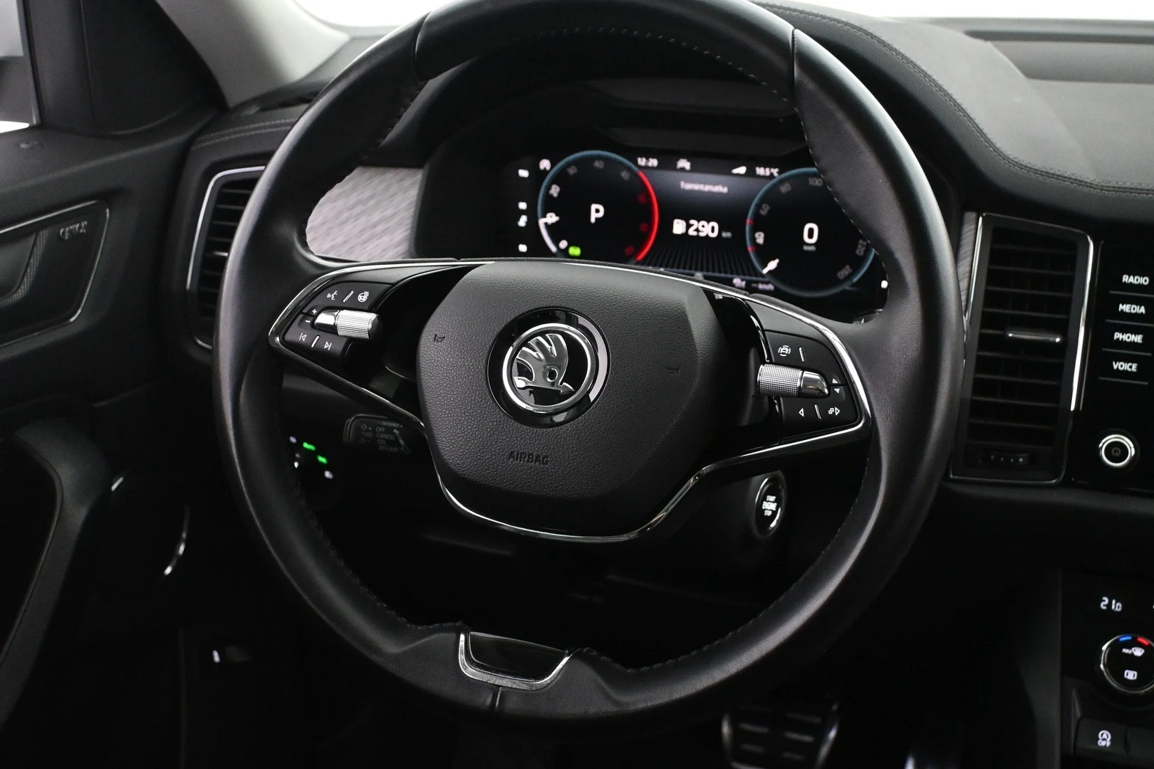 Car Image - 4LuozmvvtmWl5uv7Nd94Iz