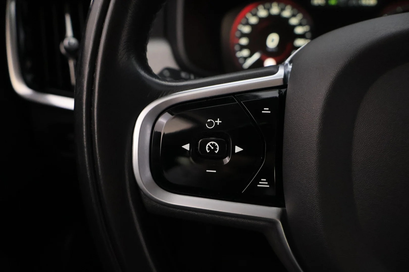 Car Image - 6JB5jHvpYUfalRTDphFWUs
