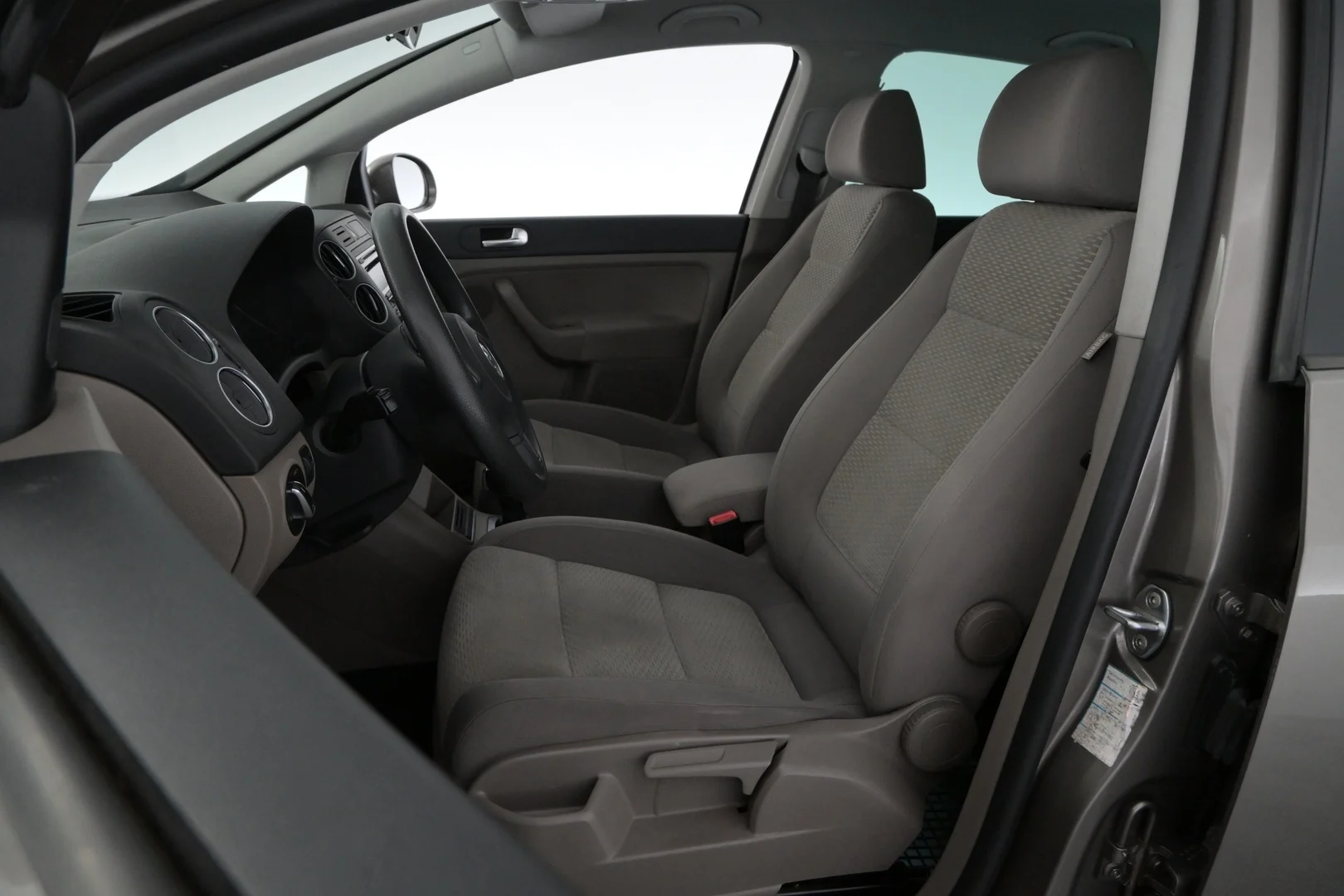 Car Image - o1dZfdzGS6sTzmNYrt5HZ
