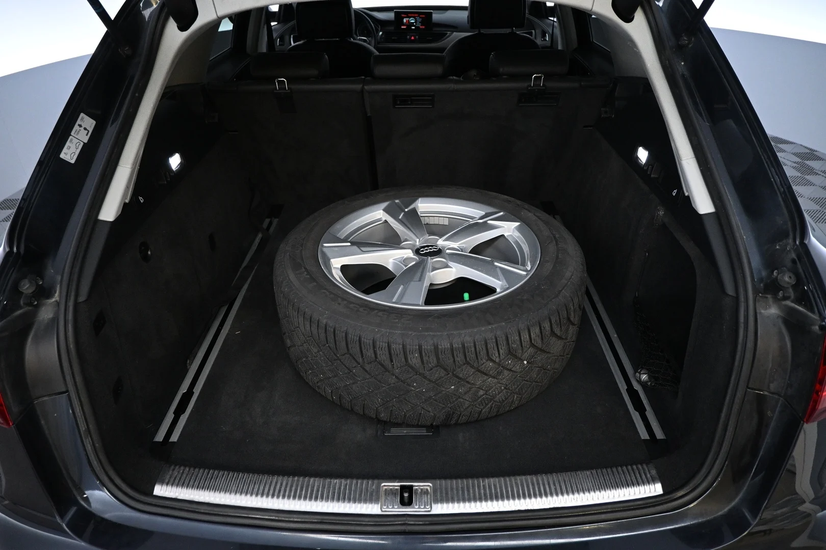 Car Image - 3Q2FsZDxp0vID2noj8DhUk