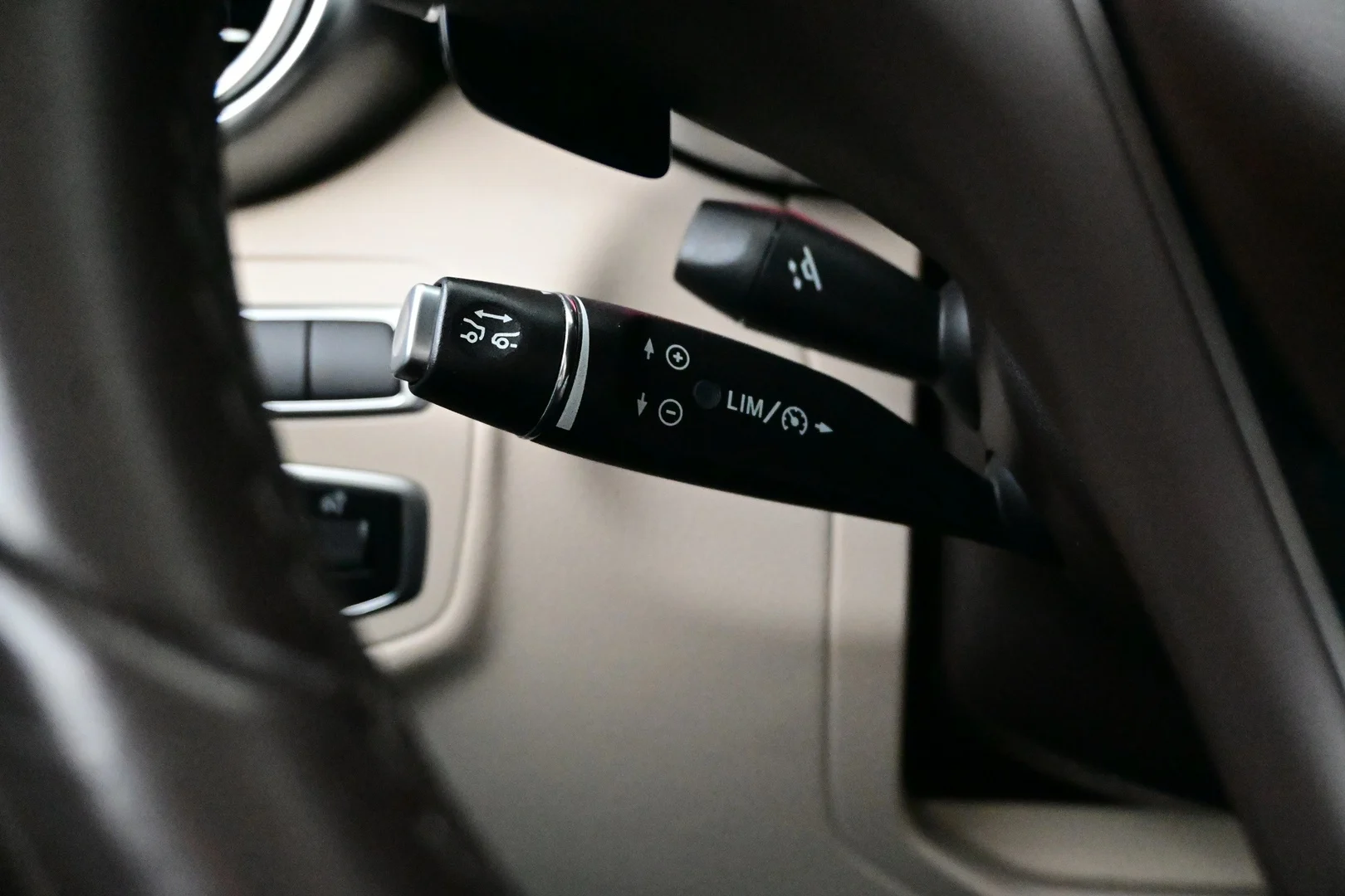 Car Image - 50xK9rGvfLvoOVHrBO6w2l