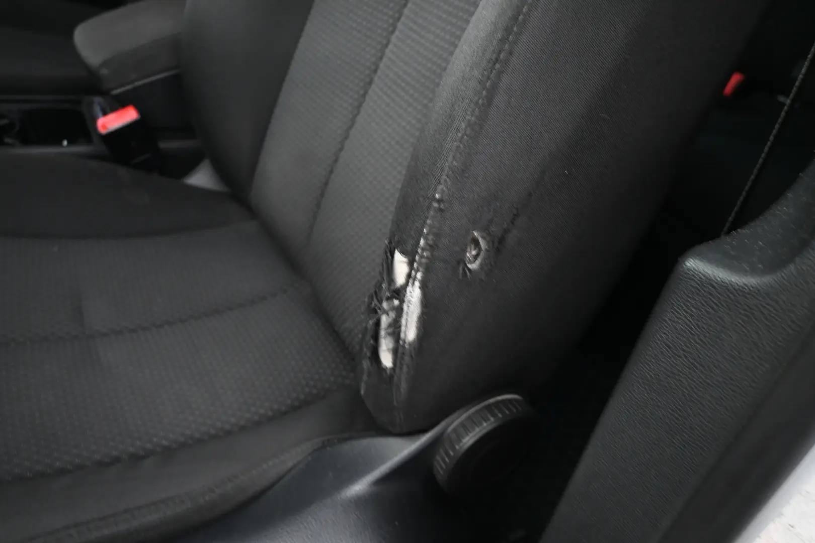 Car Image - yvekOTwZHCWzkVJs0PqxD